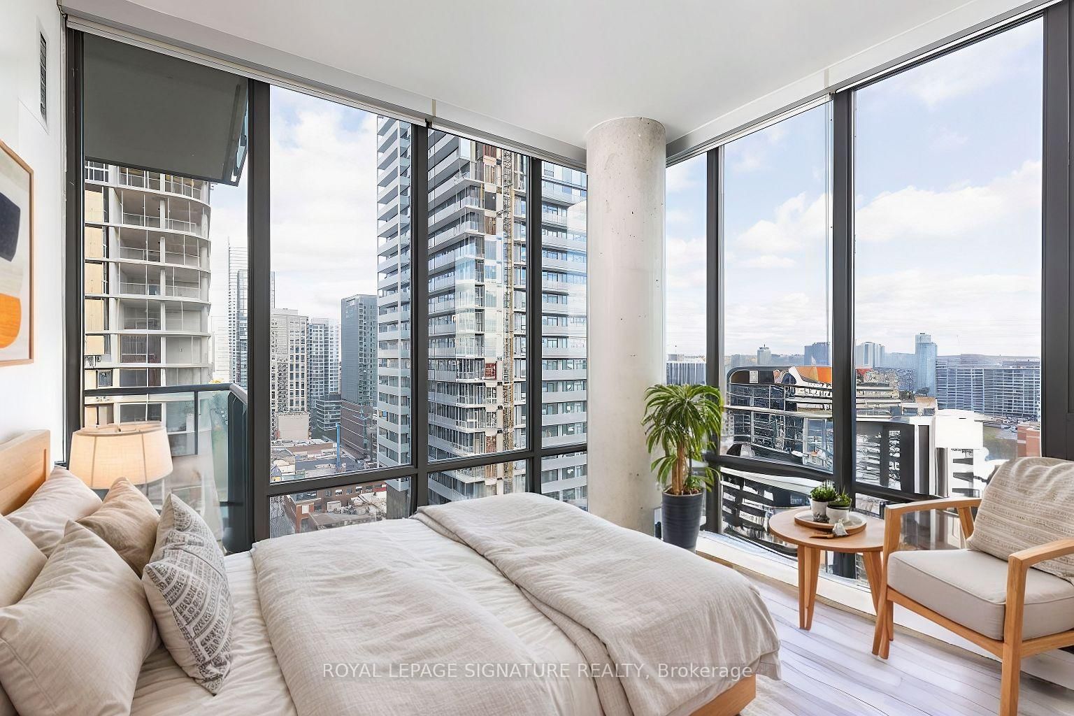 33 Lombard St, unit 2006 for sale