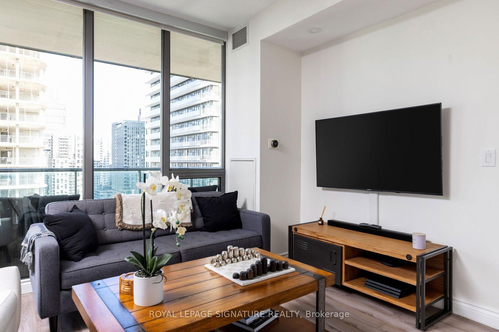 33 Lombard St, unit 2006 for sale