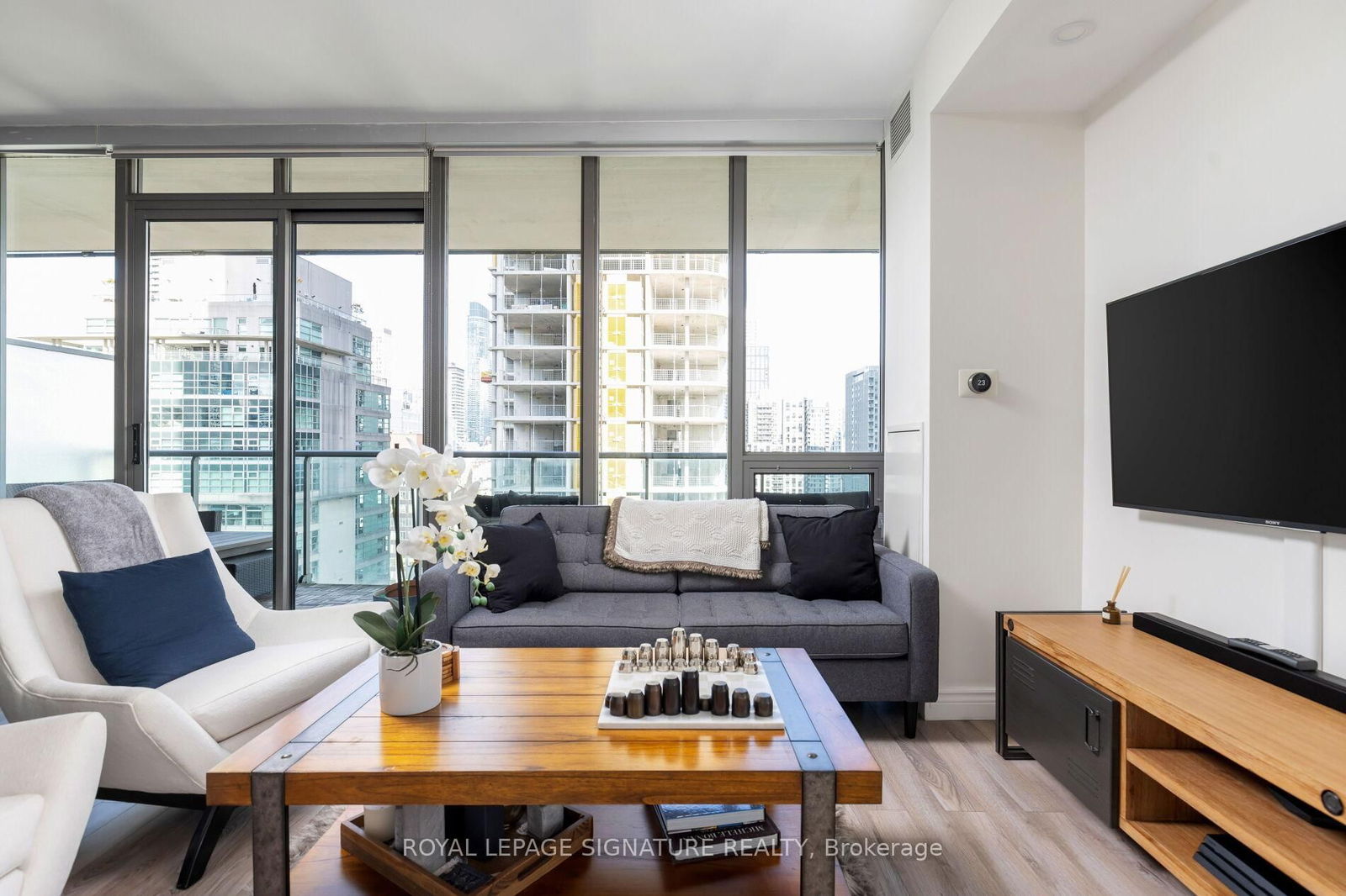 33 Lombard St, unit 2006 for sale