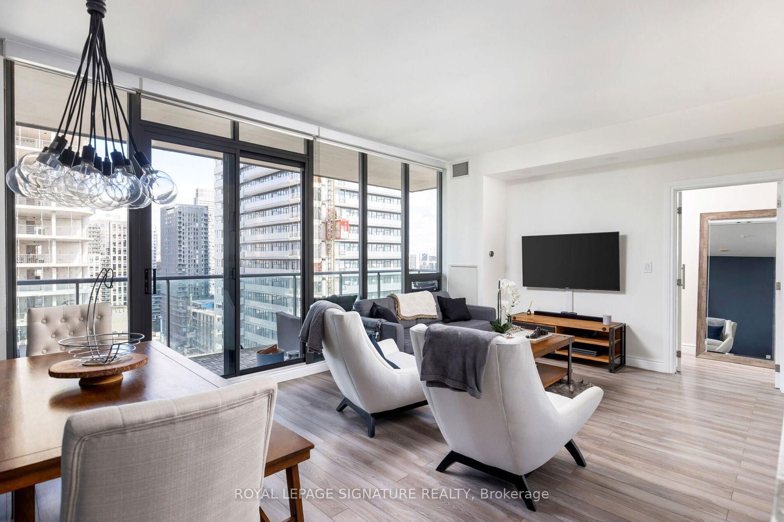 33 Lombard St, unit 2006 for rent