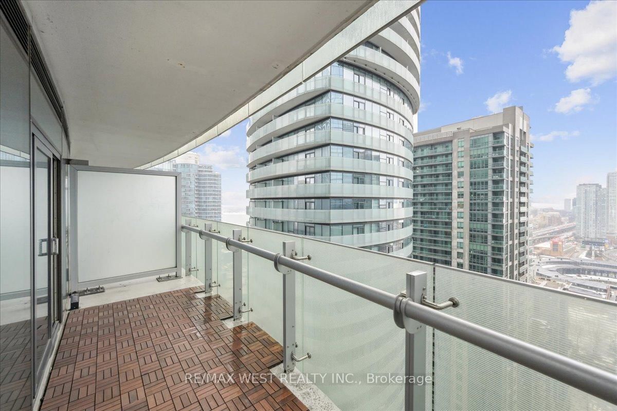 14 York St, unit 2407 for sale