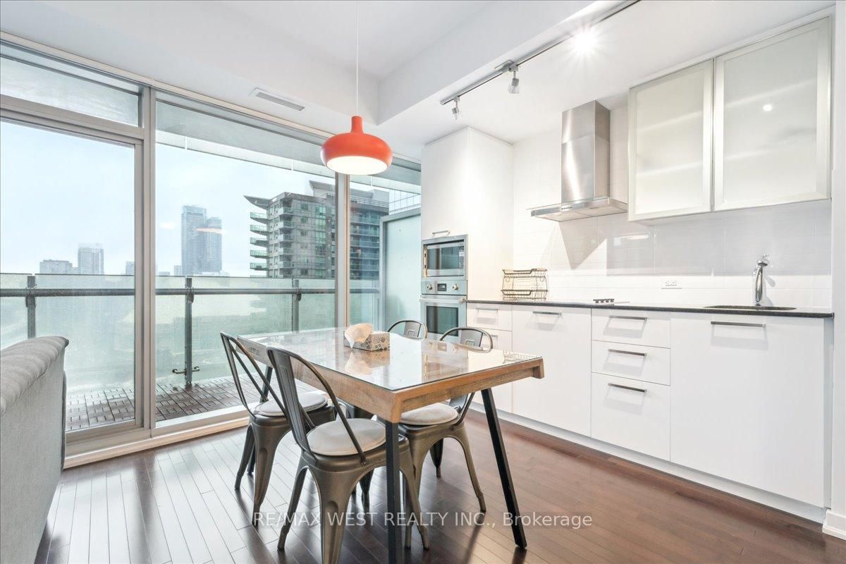 14 York St, unit 2407 for sale