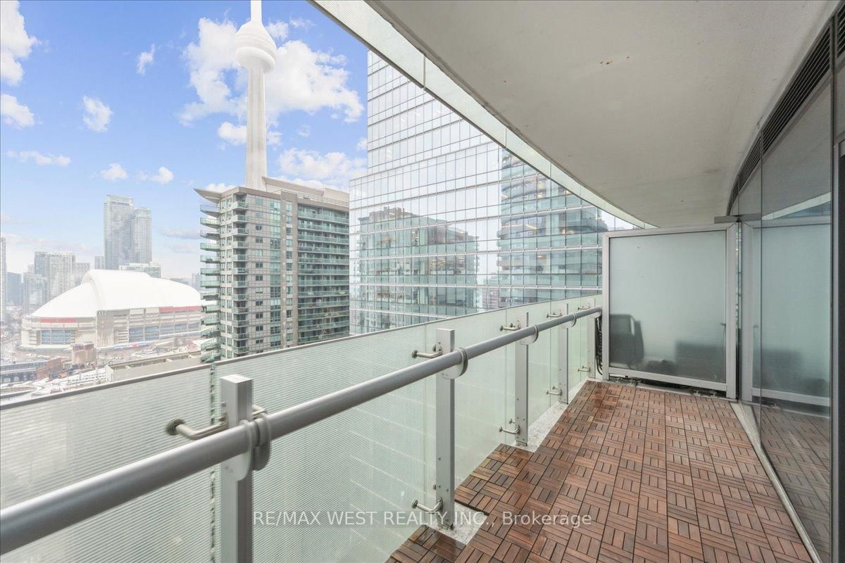 14 York St, unit 2407 for sale