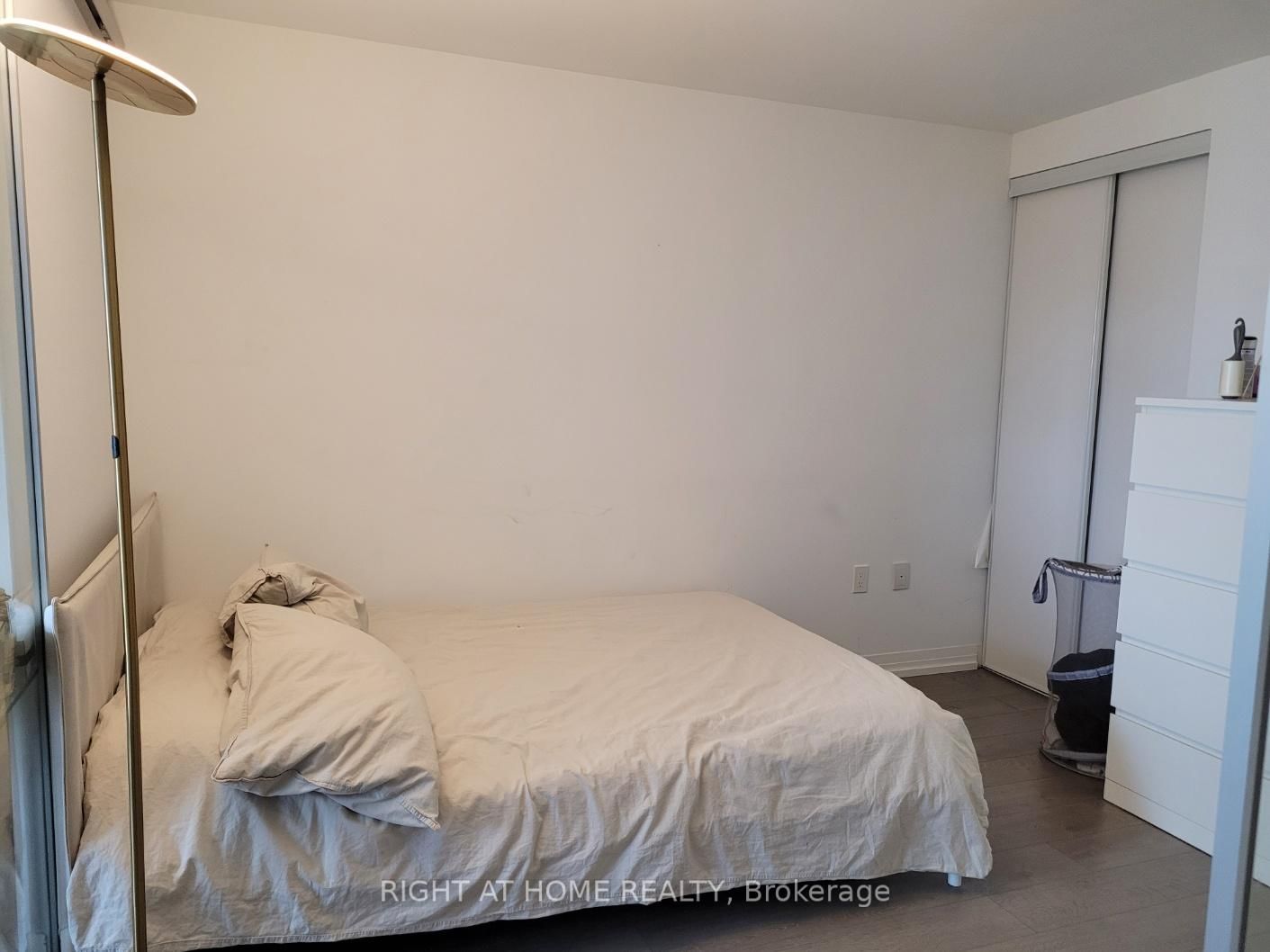 251 Jarvis St, unit 1036 for rent