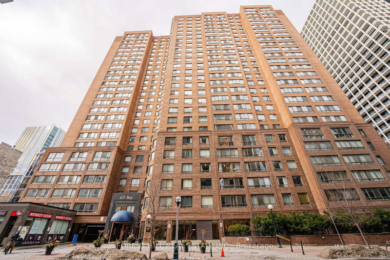 633 Bay St, unit 2212 for rent