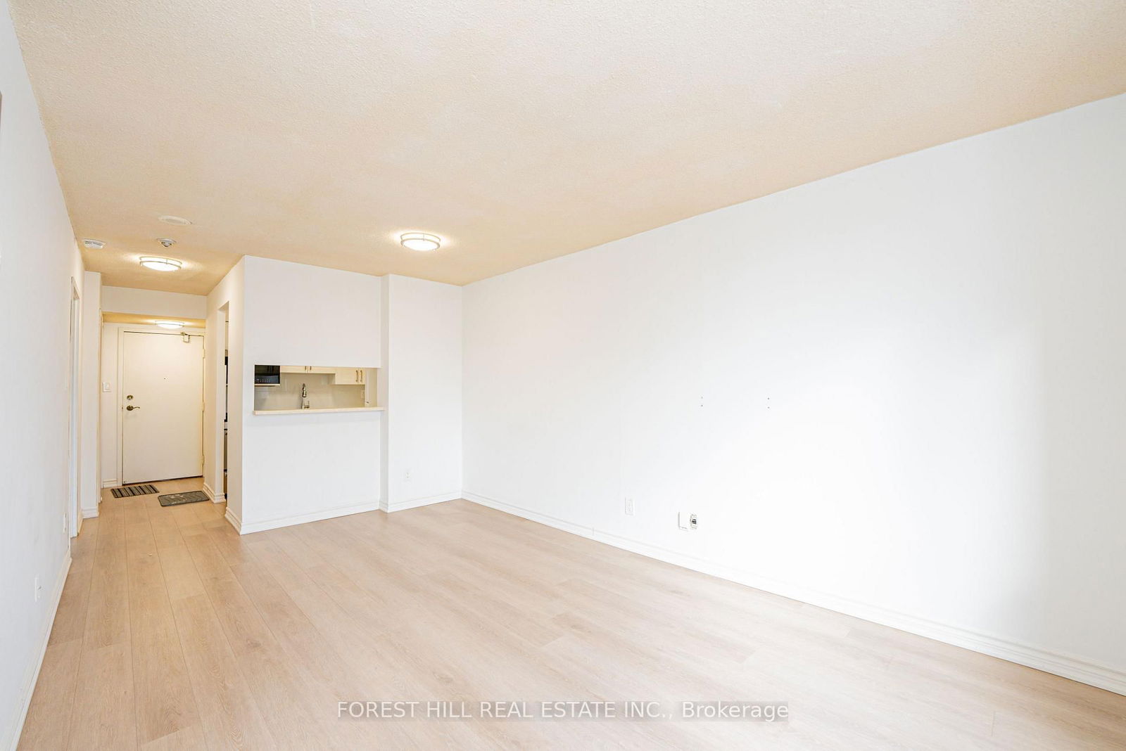 633 Bay St, unit 2212 for rent