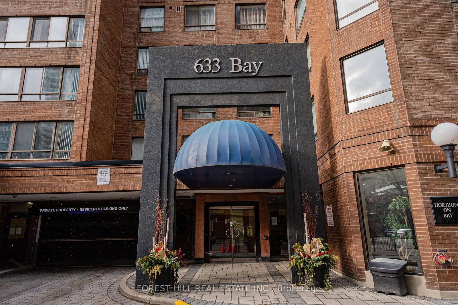 633 Bay St, unit 2212 for rent