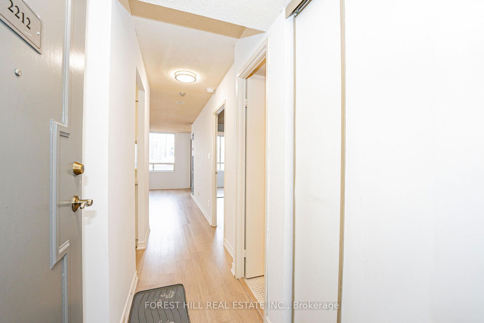 633 Bay St, unit 2212 for rent