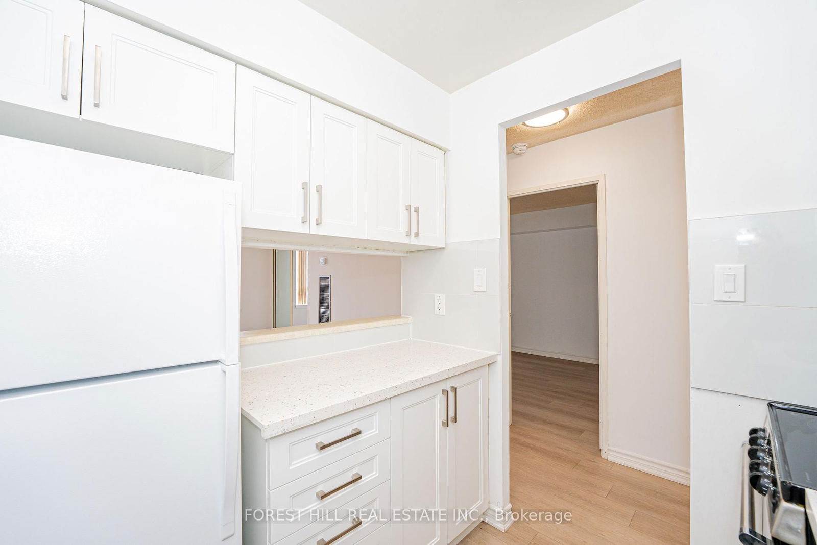 633 Bay St, unit 2212 for rent