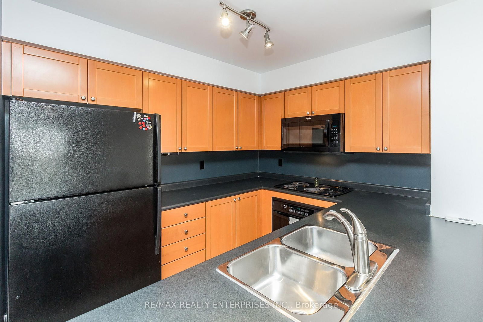 330 Adelaide St E, unit 810 for sale