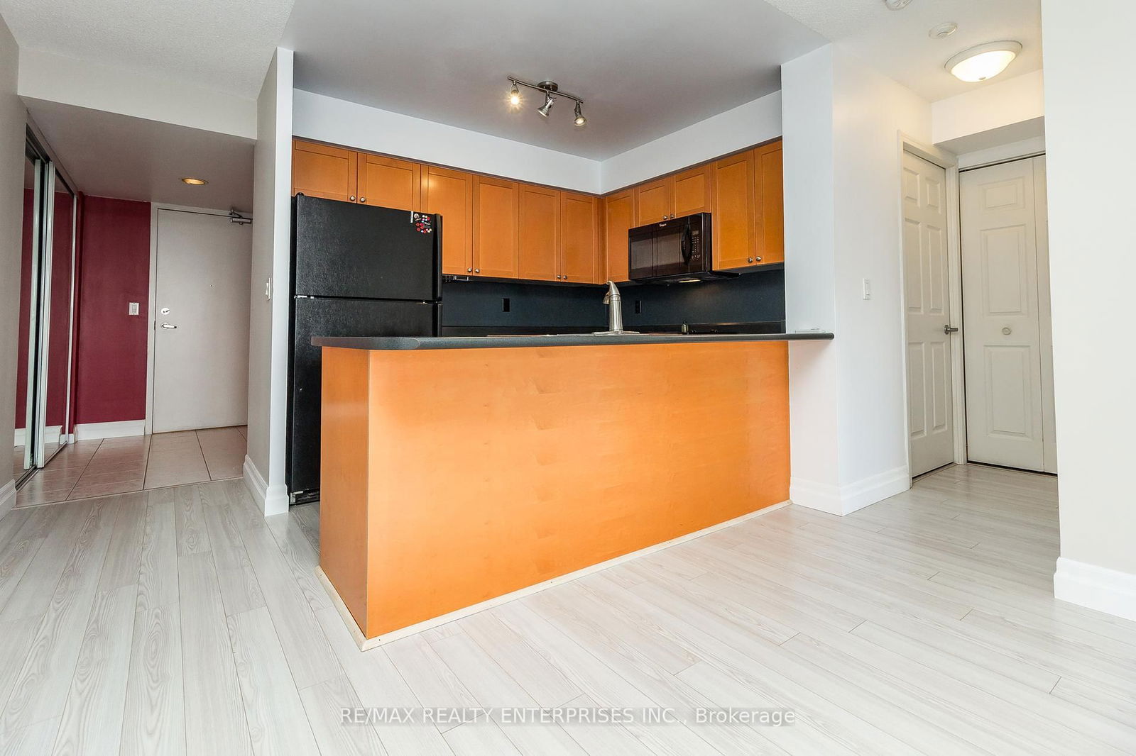 330 Adelaide St E, unit 810 for sale