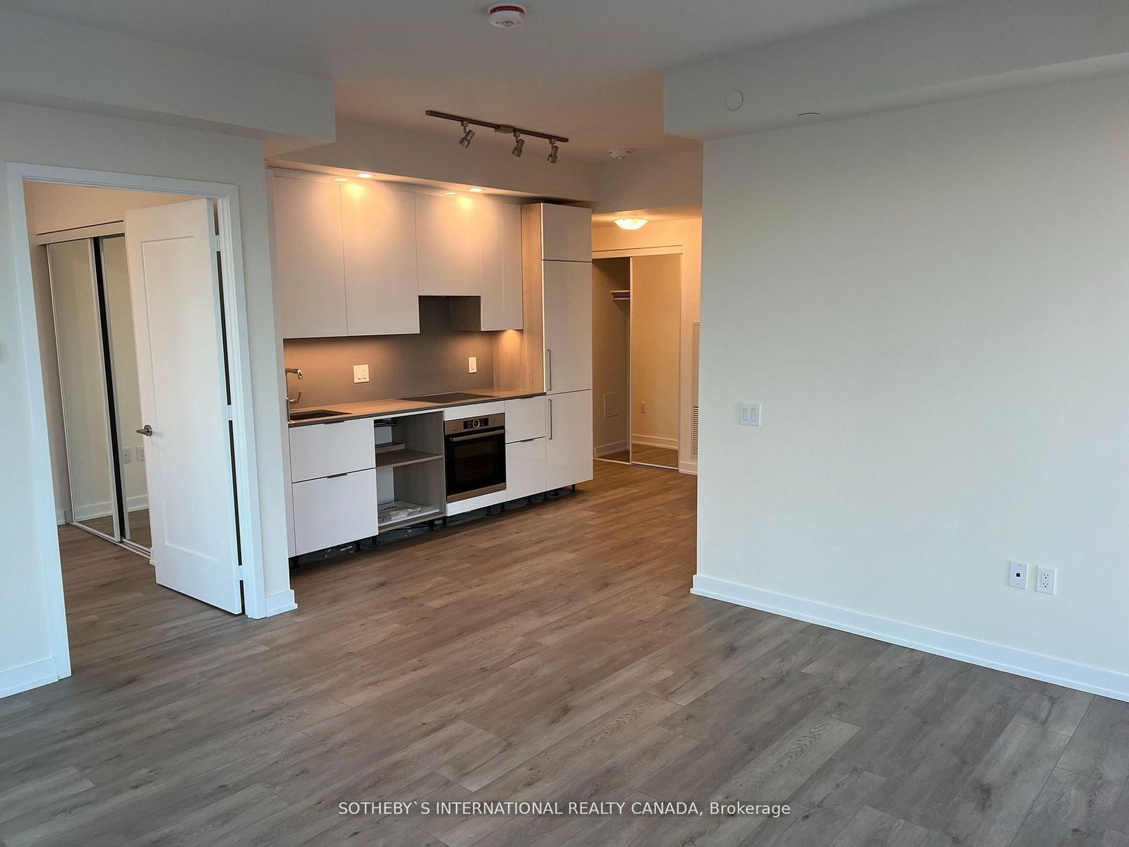 28 Freeland St, unit 4807 for rent