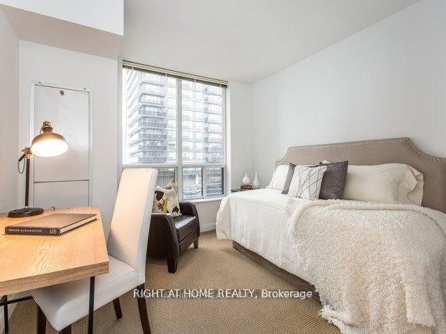 33 Sheppard Ave E, unit 2603 for rent