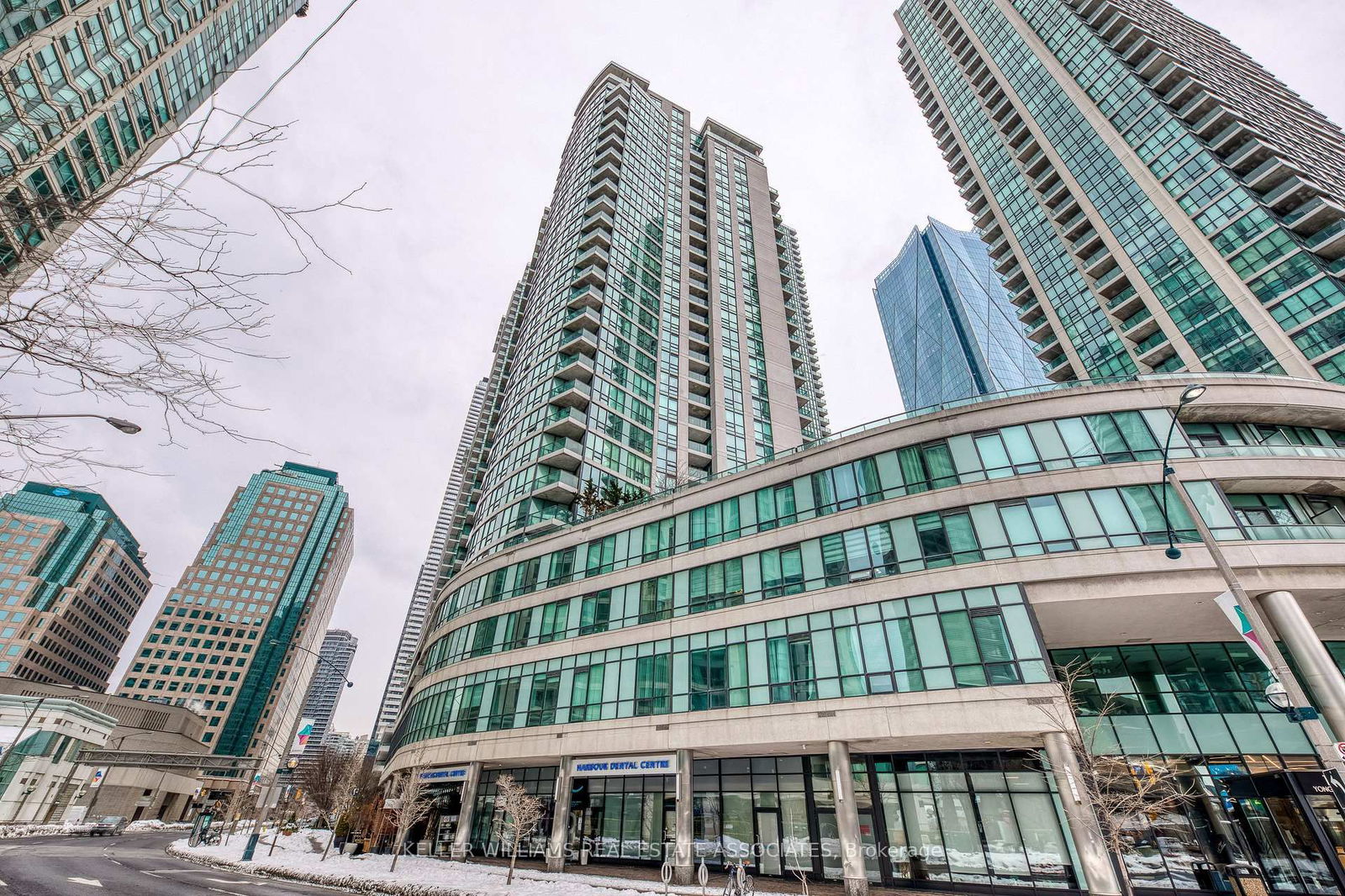 12 Yonge St, unit 904 for rent