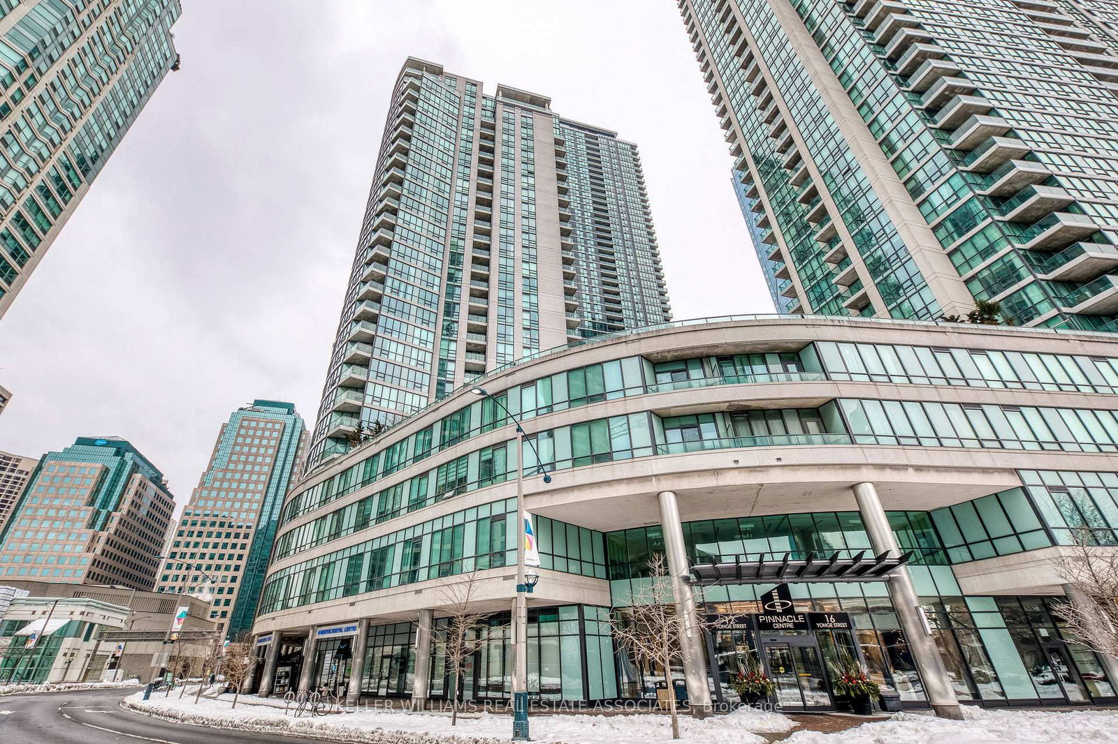 12 Yonge St, unit 904 for rent