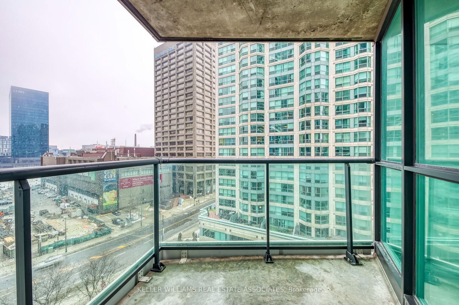 12 Yonge St, unit 904 for rent