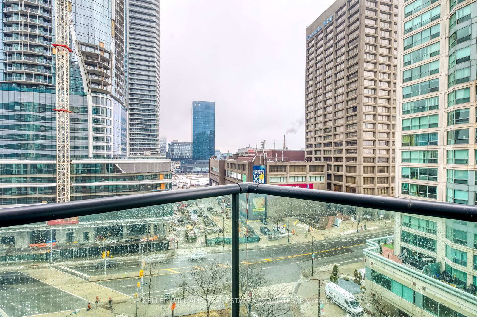 12 Yonge St, unit 904 for rent