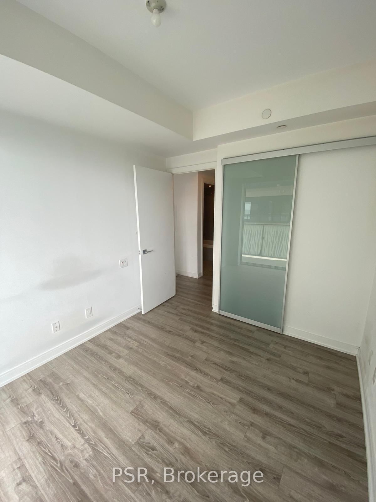 42 Charles St E, unit 3207 for rent