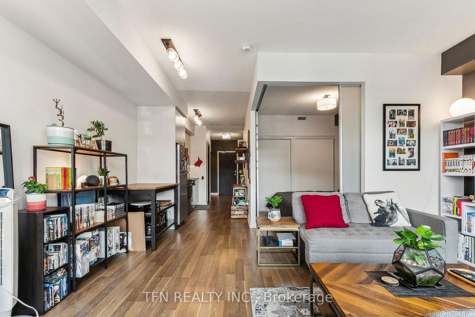 775 King St W, unit 906 for sale