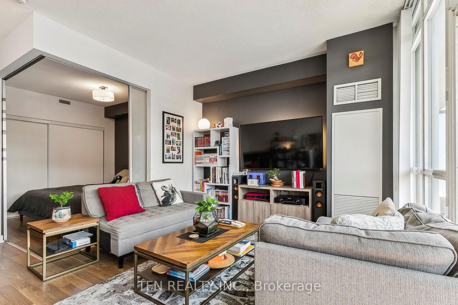 775 King St W, unit 906 for sale