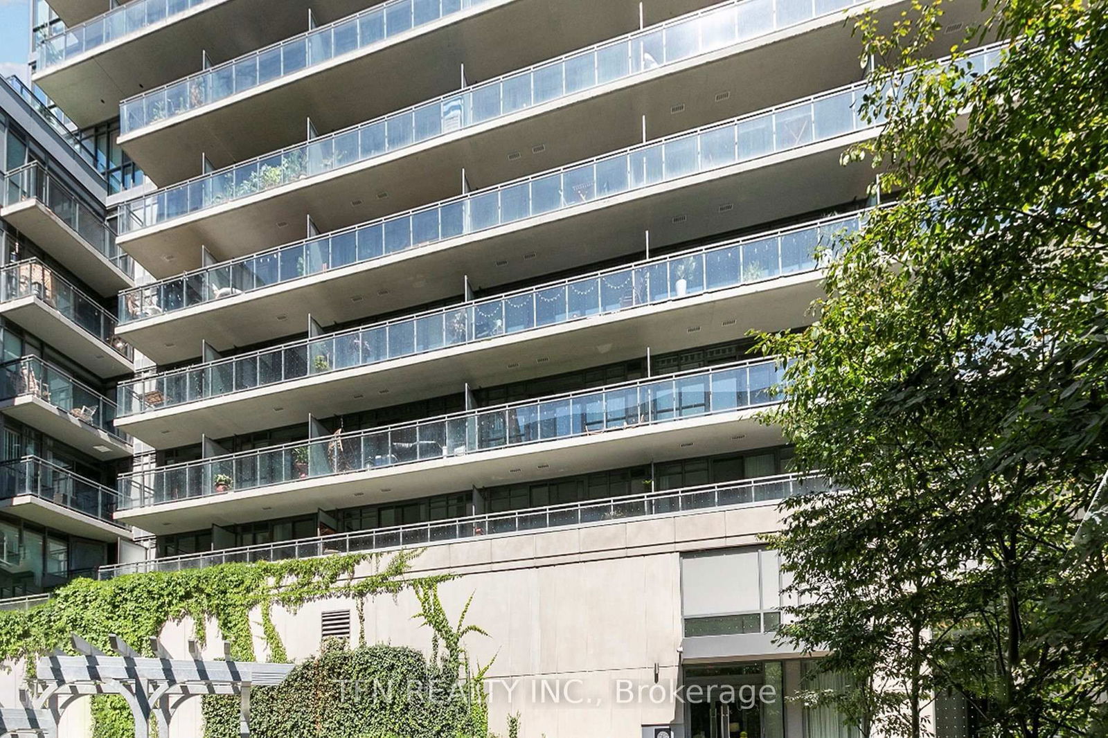 775 King St W, unit 906 for sale