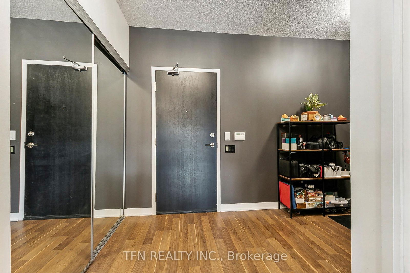 775 King St W, unit 906 for sale