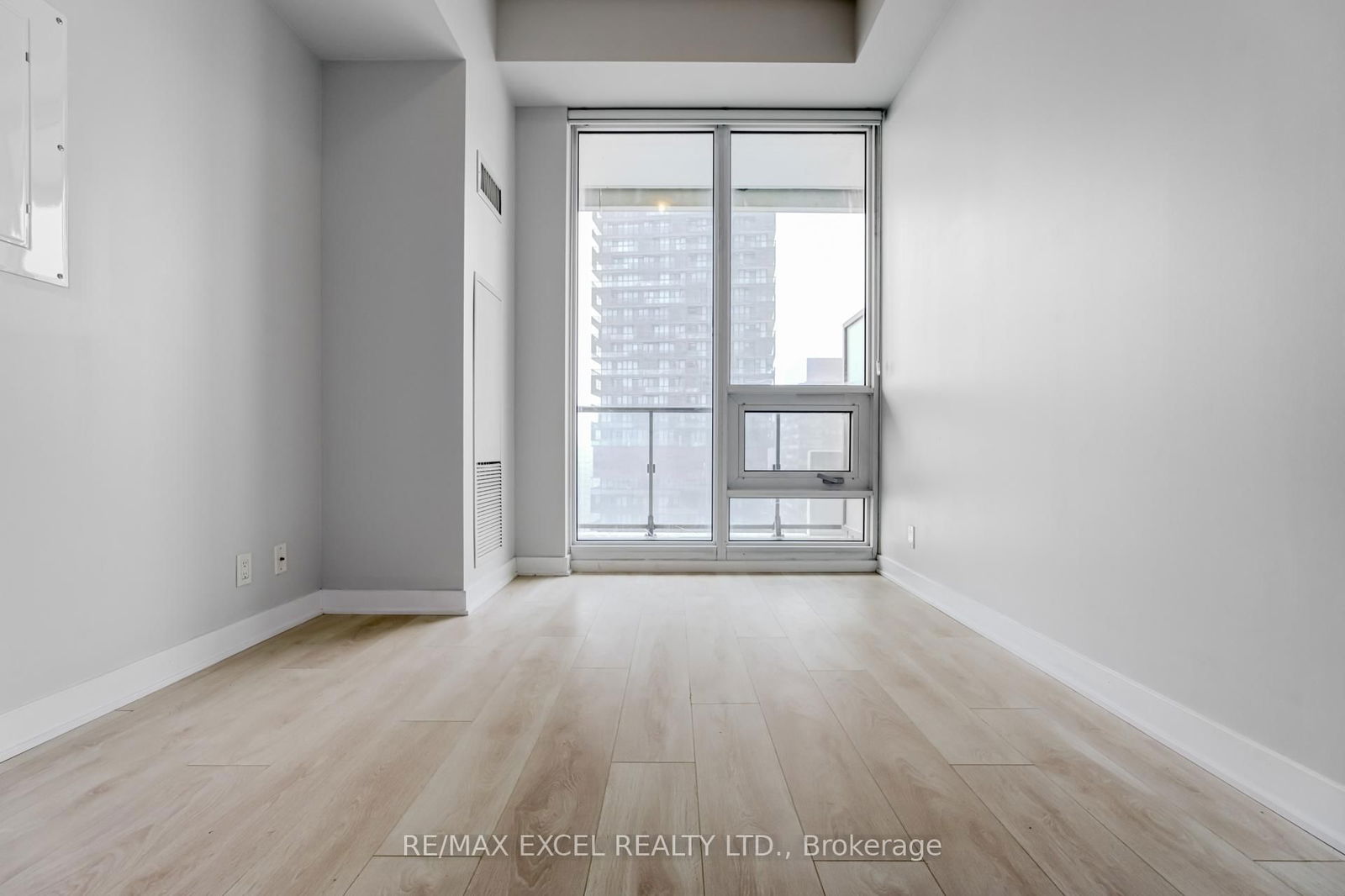 2221 Yonge St, unit 2911 for sale