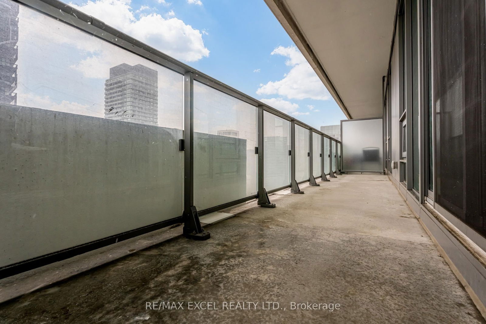 2221 Yonge St, unit 2911 for sale