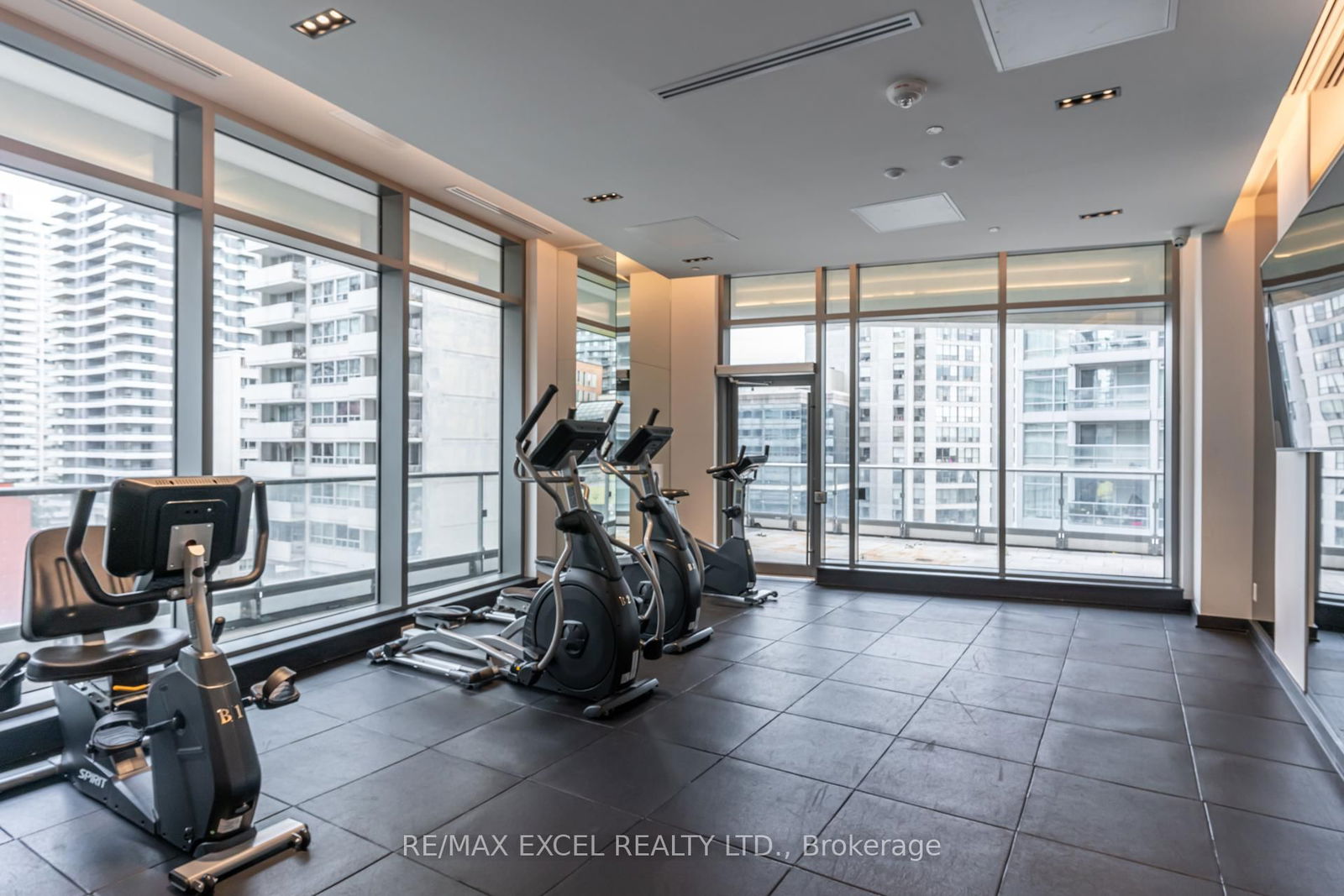 2221 Yonge St, unit 2911 for sale