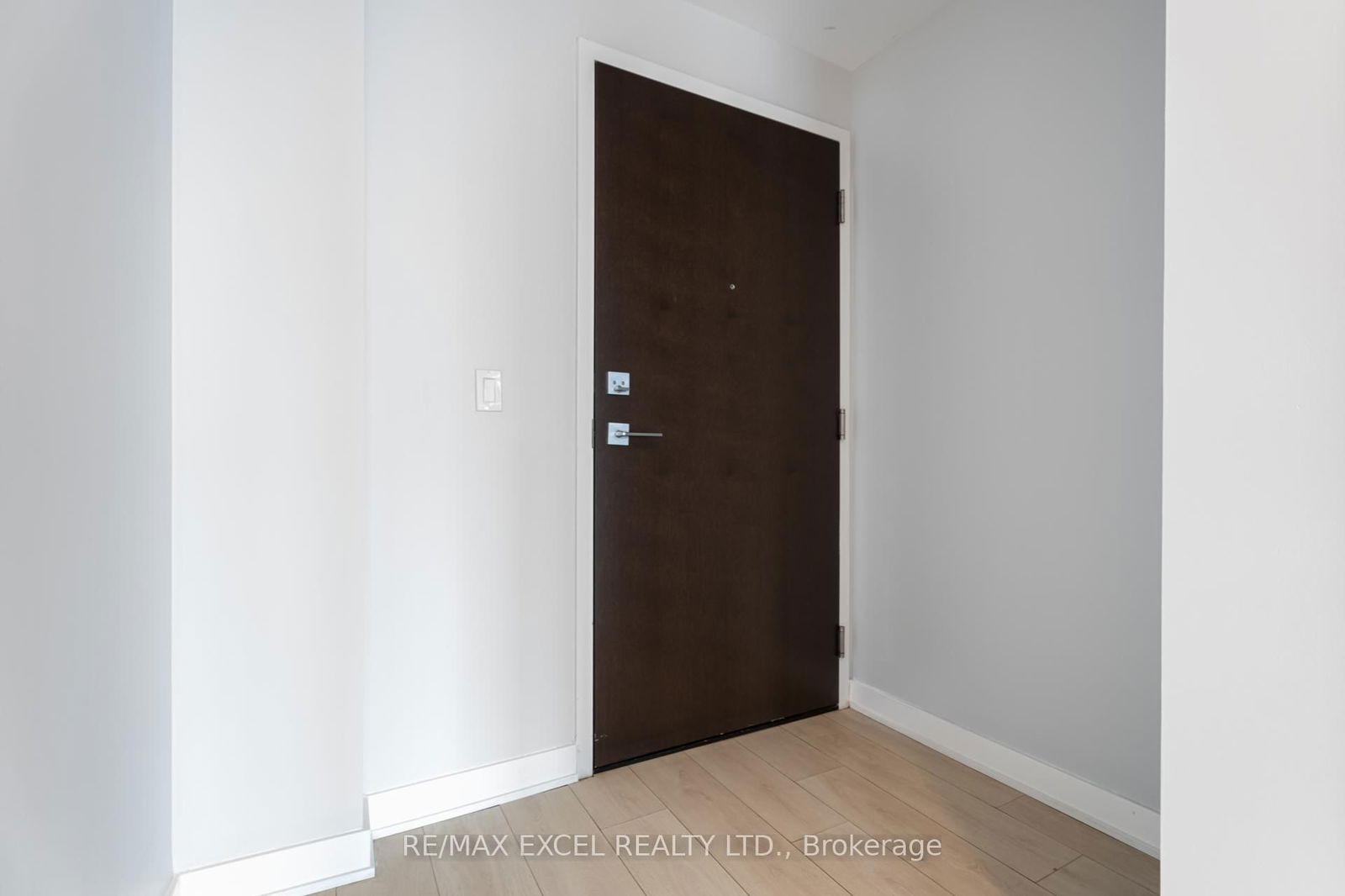 2221 Yonge St, unit 2911 for sale