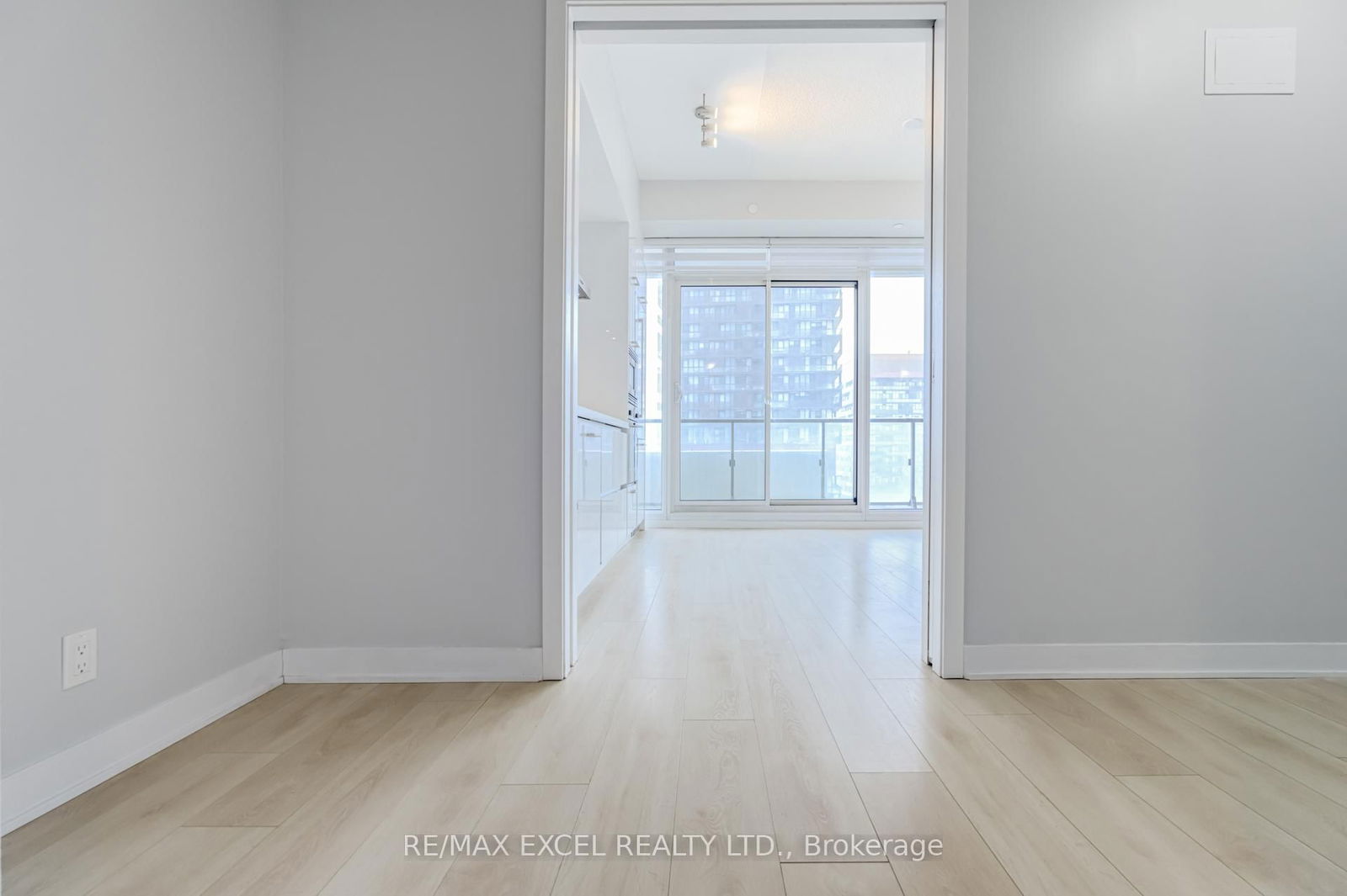 2221 Yonge St, unit 2911 for sale