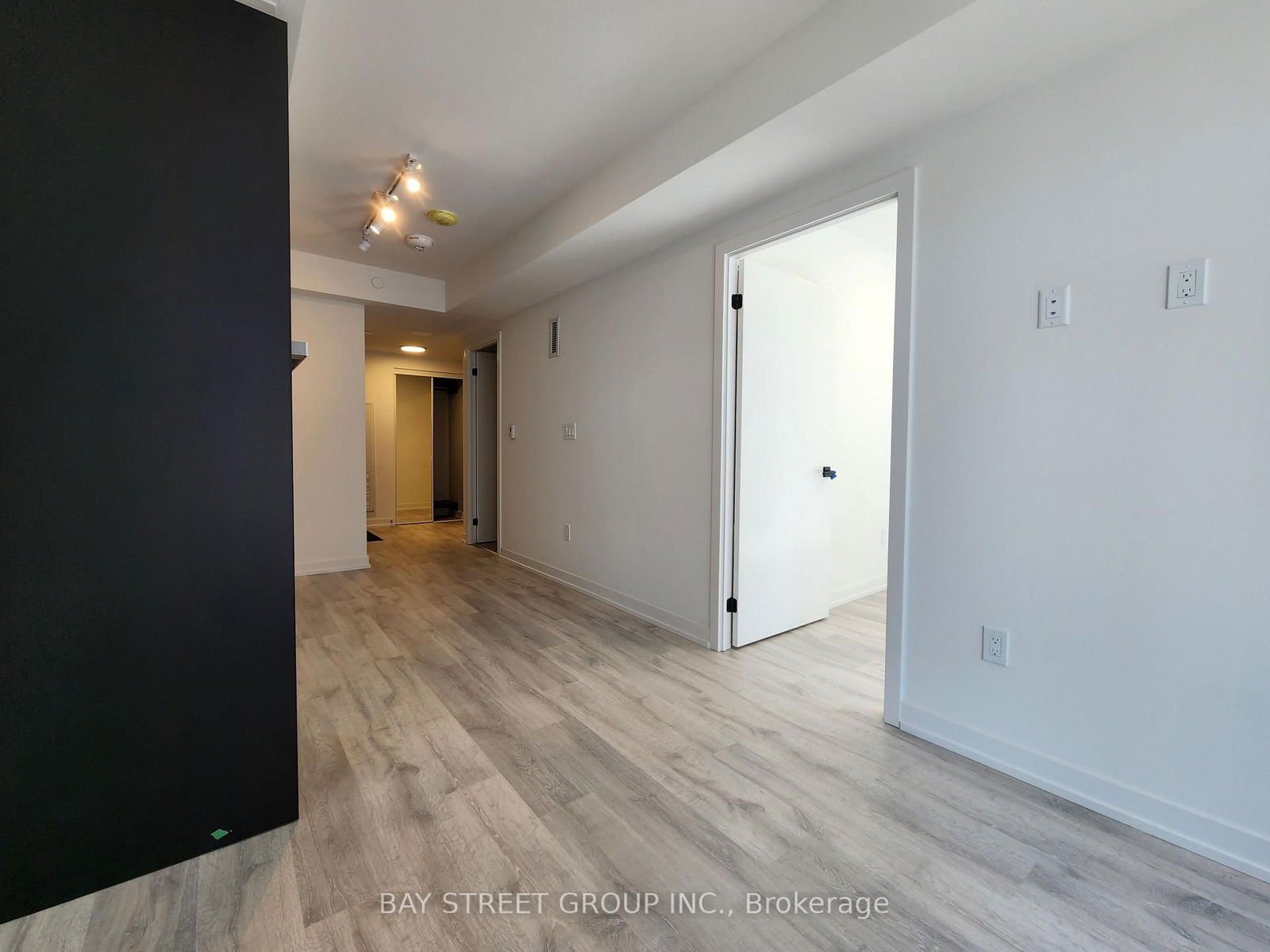 2 Augusta Ave, unit 804 for rent