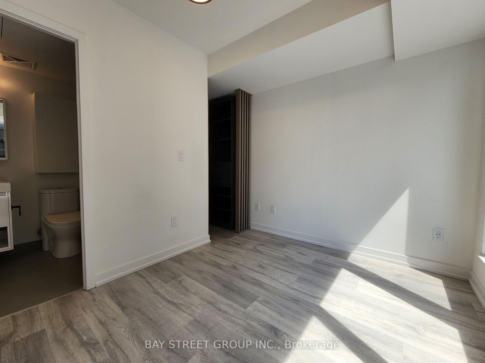 2 Augusta Ave, unit 804 for rent