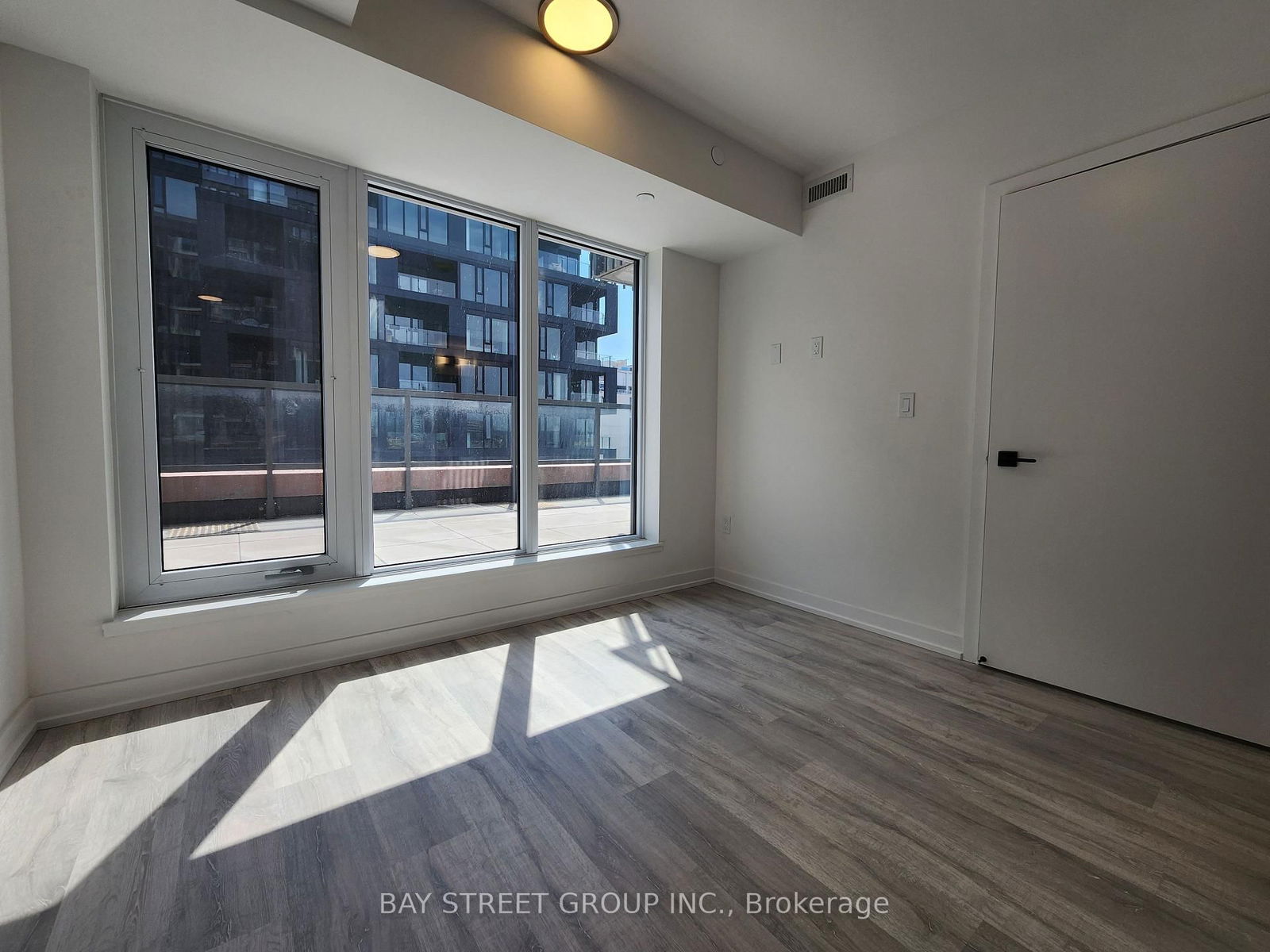 2 Augusta Ave, unit 804 for rent