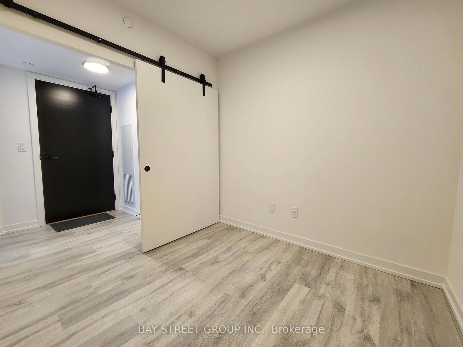 2 Augusta Ave, unit 804 for rent