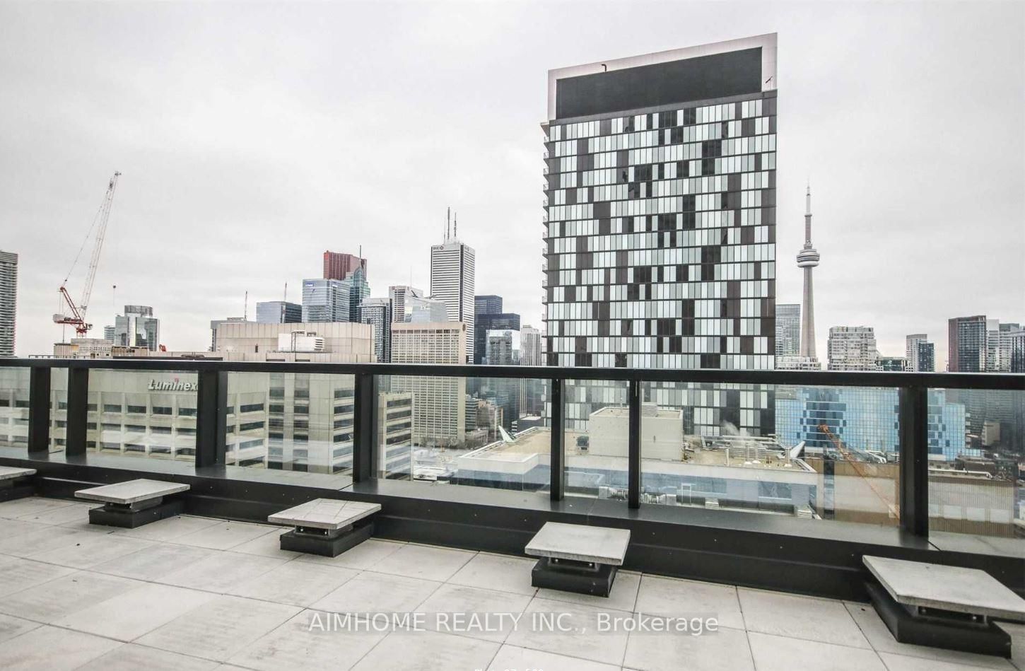 488 University Ave, unit 2009 for rent