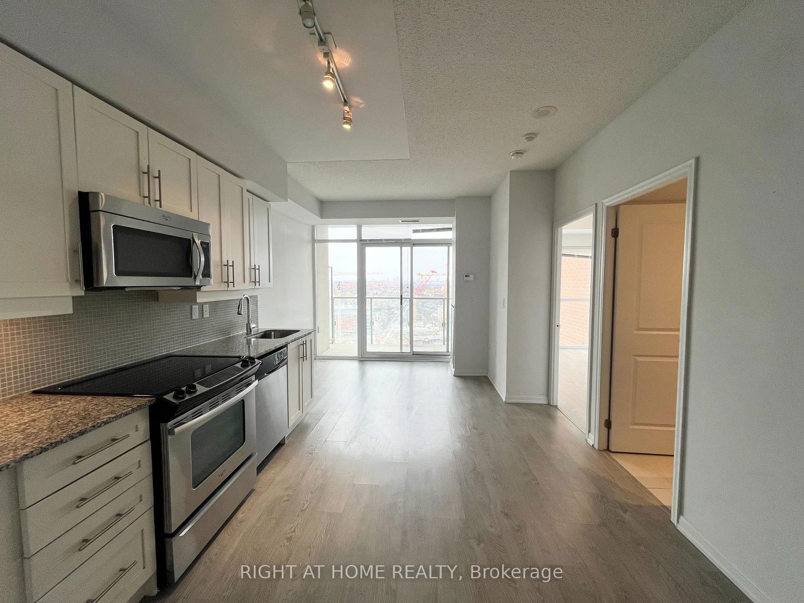 125 Western Battery Rd, unit 2401 for rent