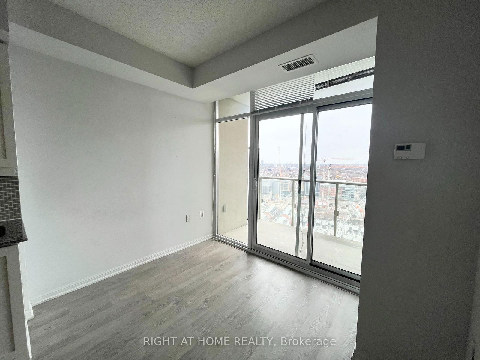 125 Western Battery Rd, unit 2401 for rent