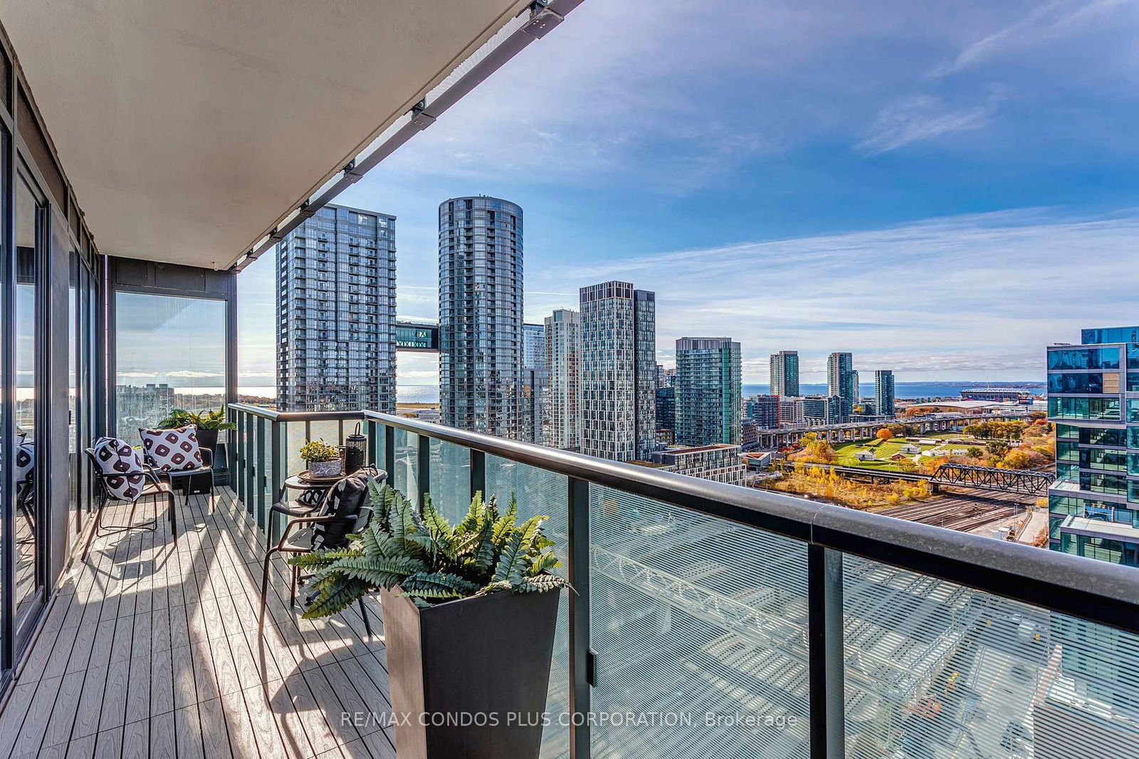 480 Front St W, unit 1715 for sale