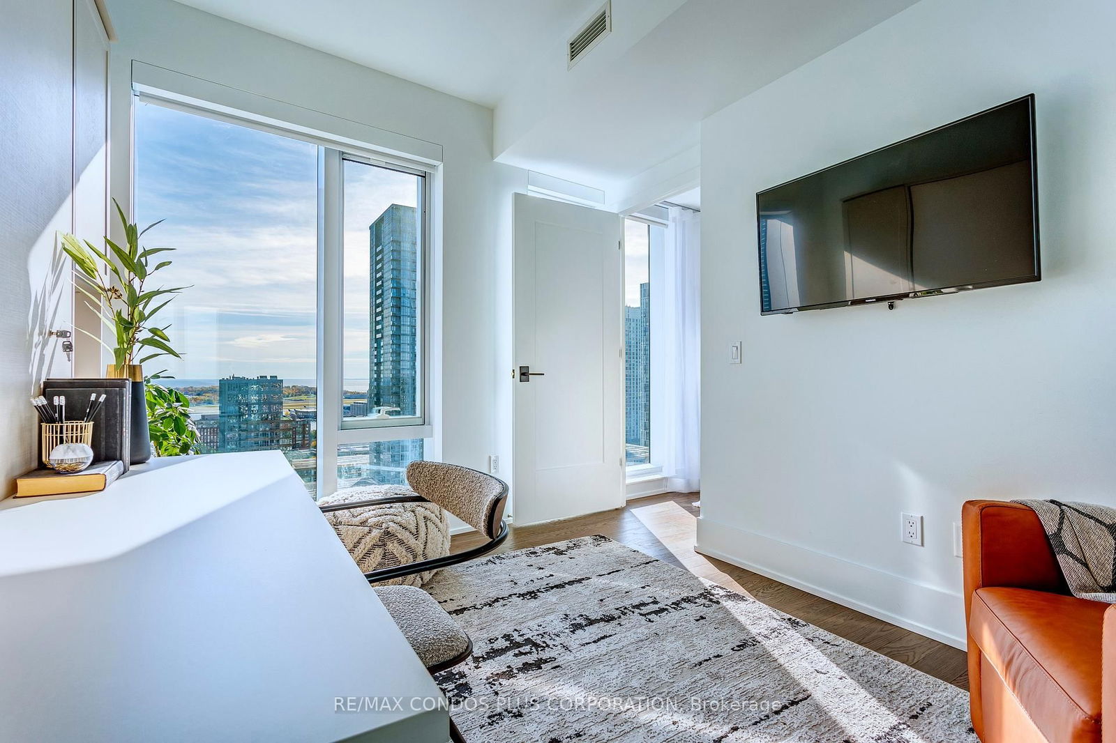 480 Front St W, unit 1715 for sale