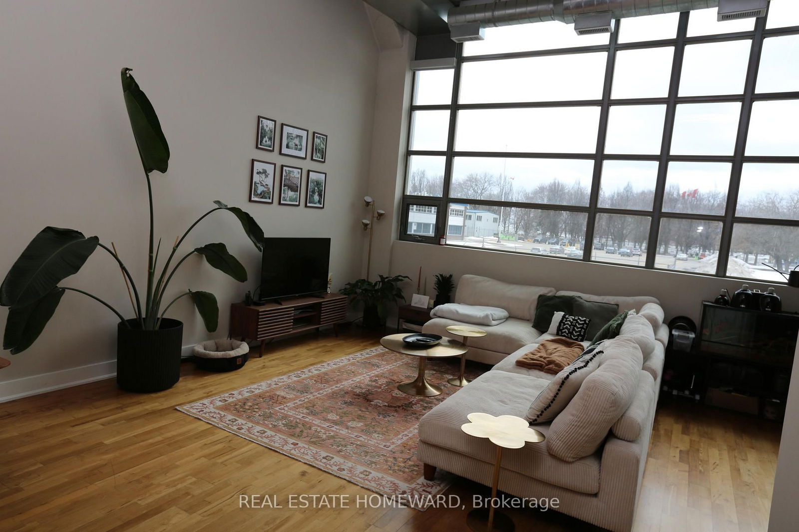 637 Lake Shore Blvd W, unit 104 for rent