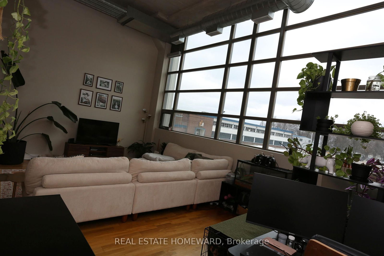 637 Lake Shore Blvd W, unit 104 for rent