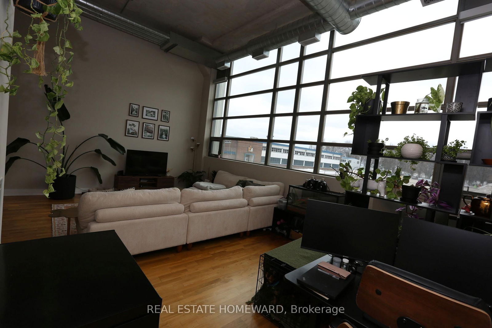 637 Lake Shore Blvd W, unit 104 for rent