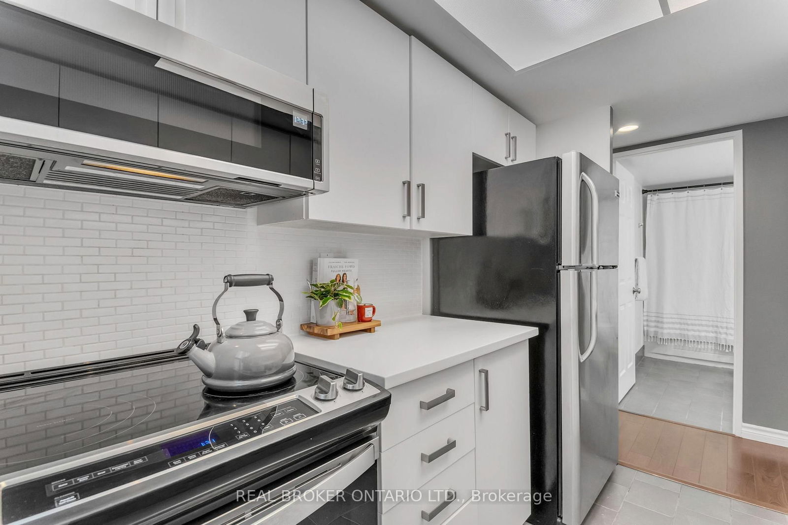 725 King St W, unit 213 for sale