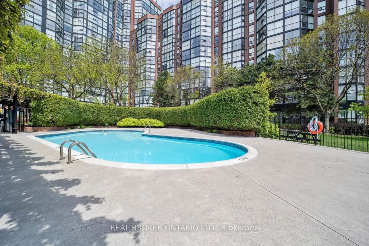 725 King St W, unit 213 for sale