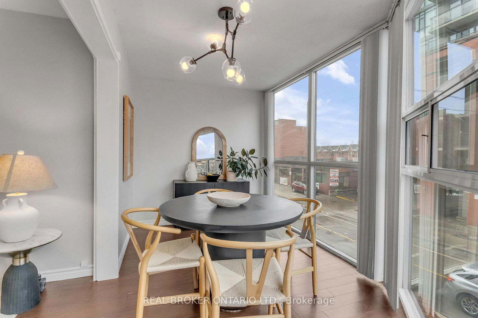 725 King St W, unit 213 for sale