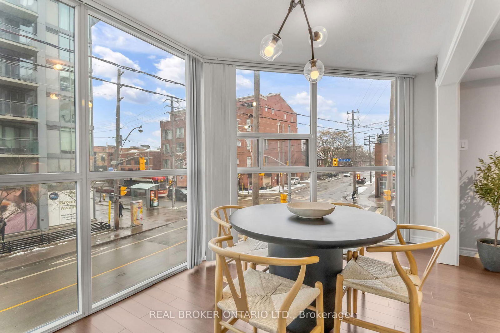 725 King St W, unit 213 for sale