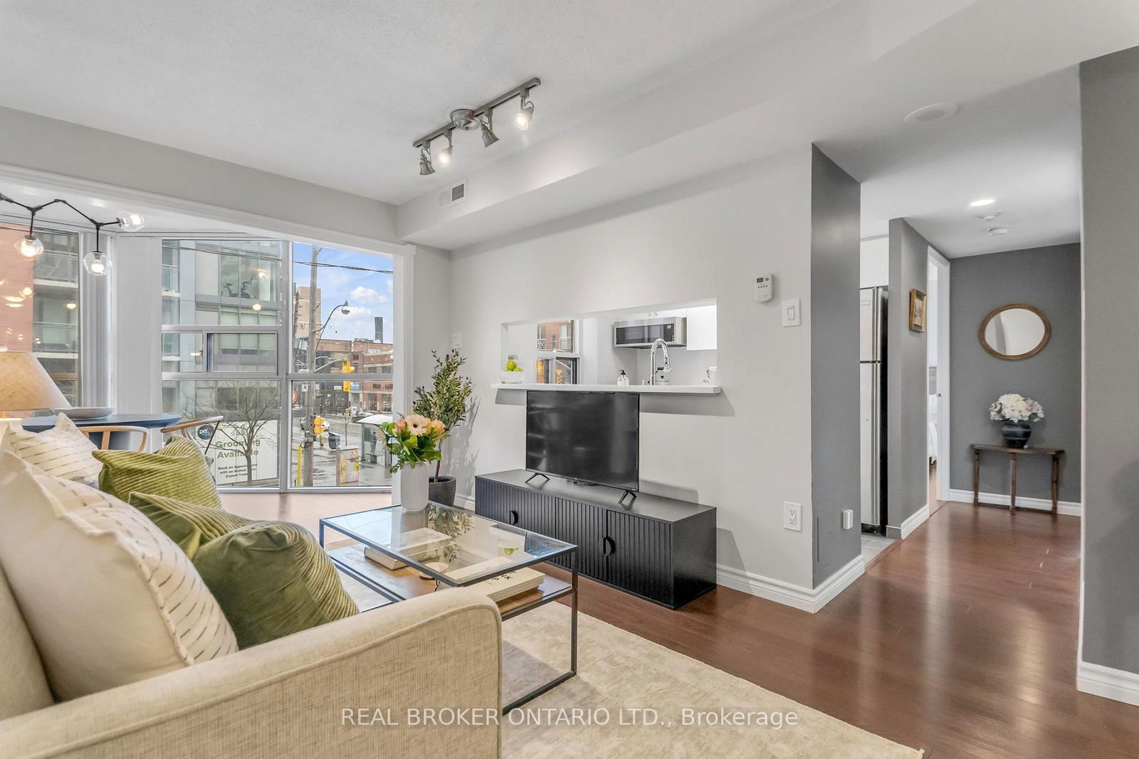 725 King St W, unit 213 for sale