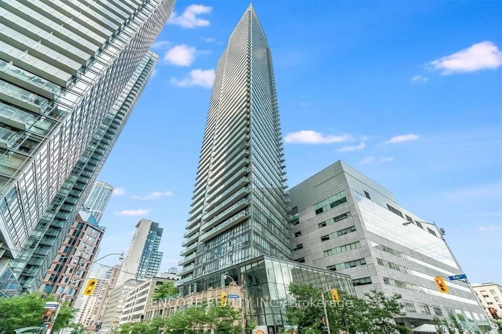 832 Bay St, unit 404 for rent