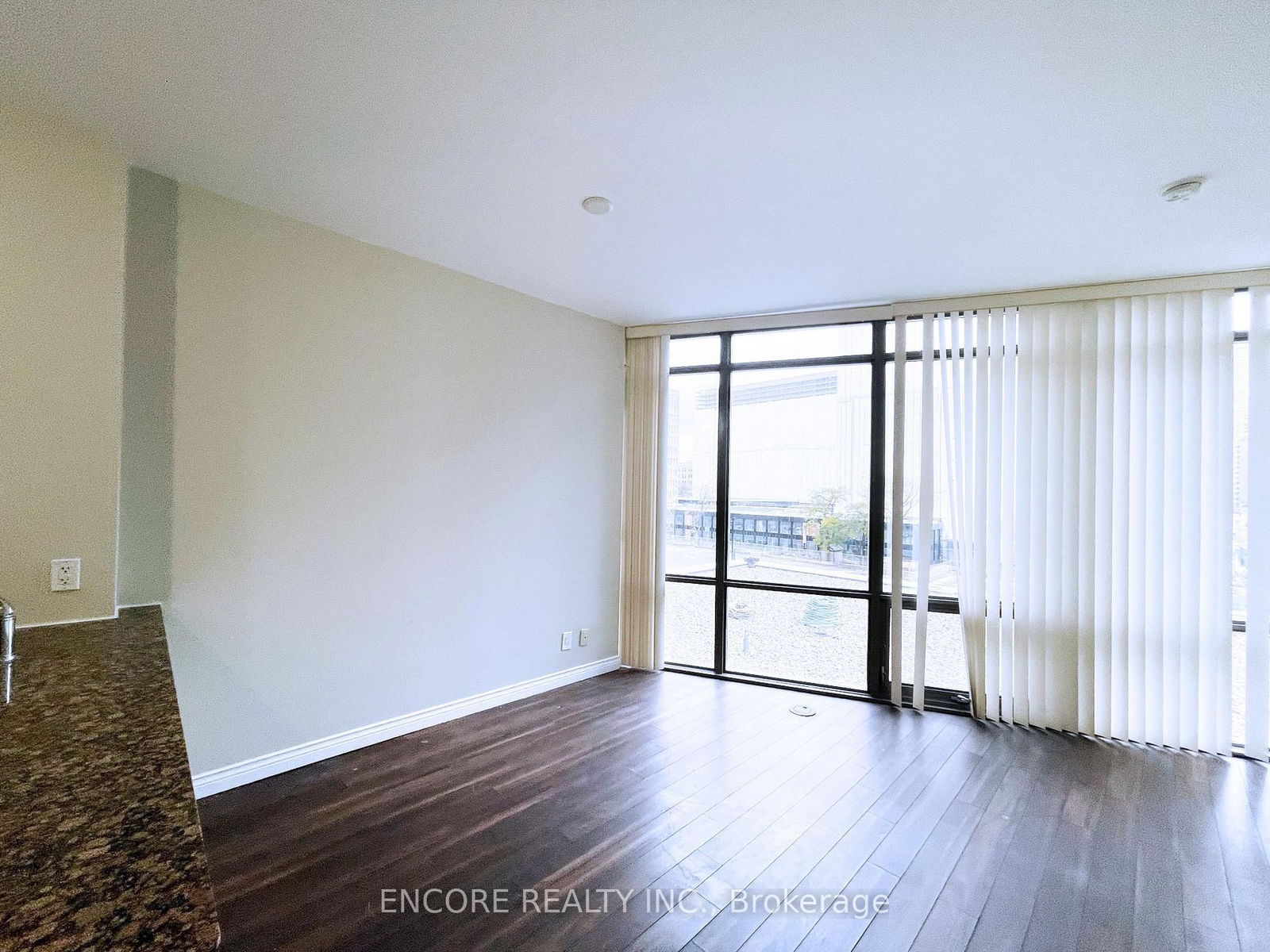 832 Bay St, unit 404 for rent